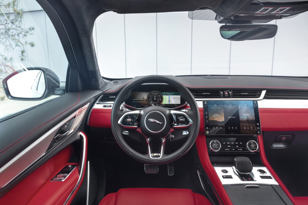 Jag F PACE 21MY Location Interior 01 150920