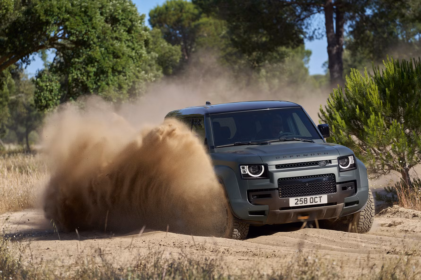 Defender Octa 25MY drifting sand