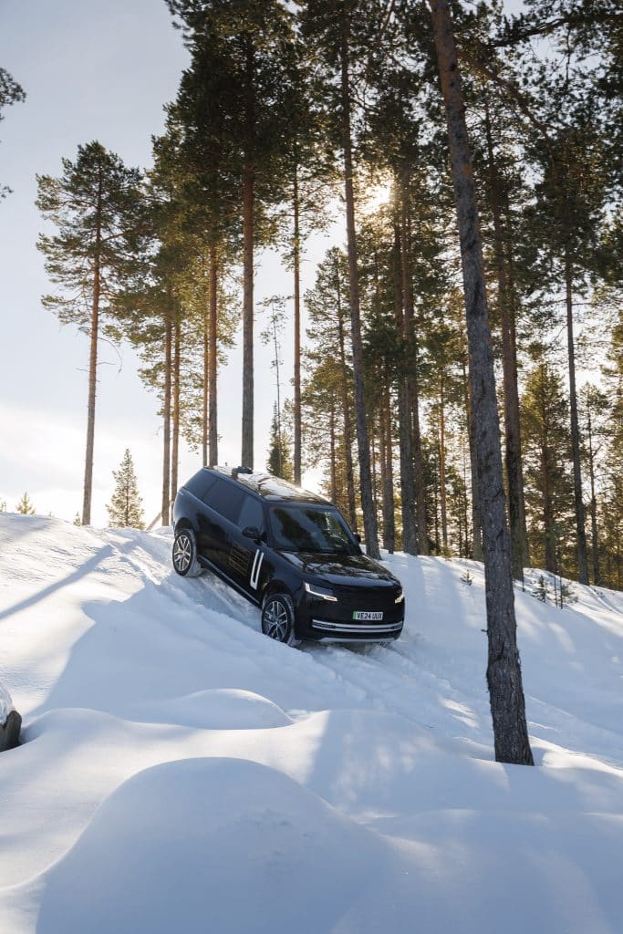 Range Rover Electric utmerker seg i den siste vintertesten 12 RR Electric TD 250425 02